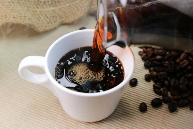 Dokazano: Koliko šoljica kafe dnevno je zapravo dobro za srce?